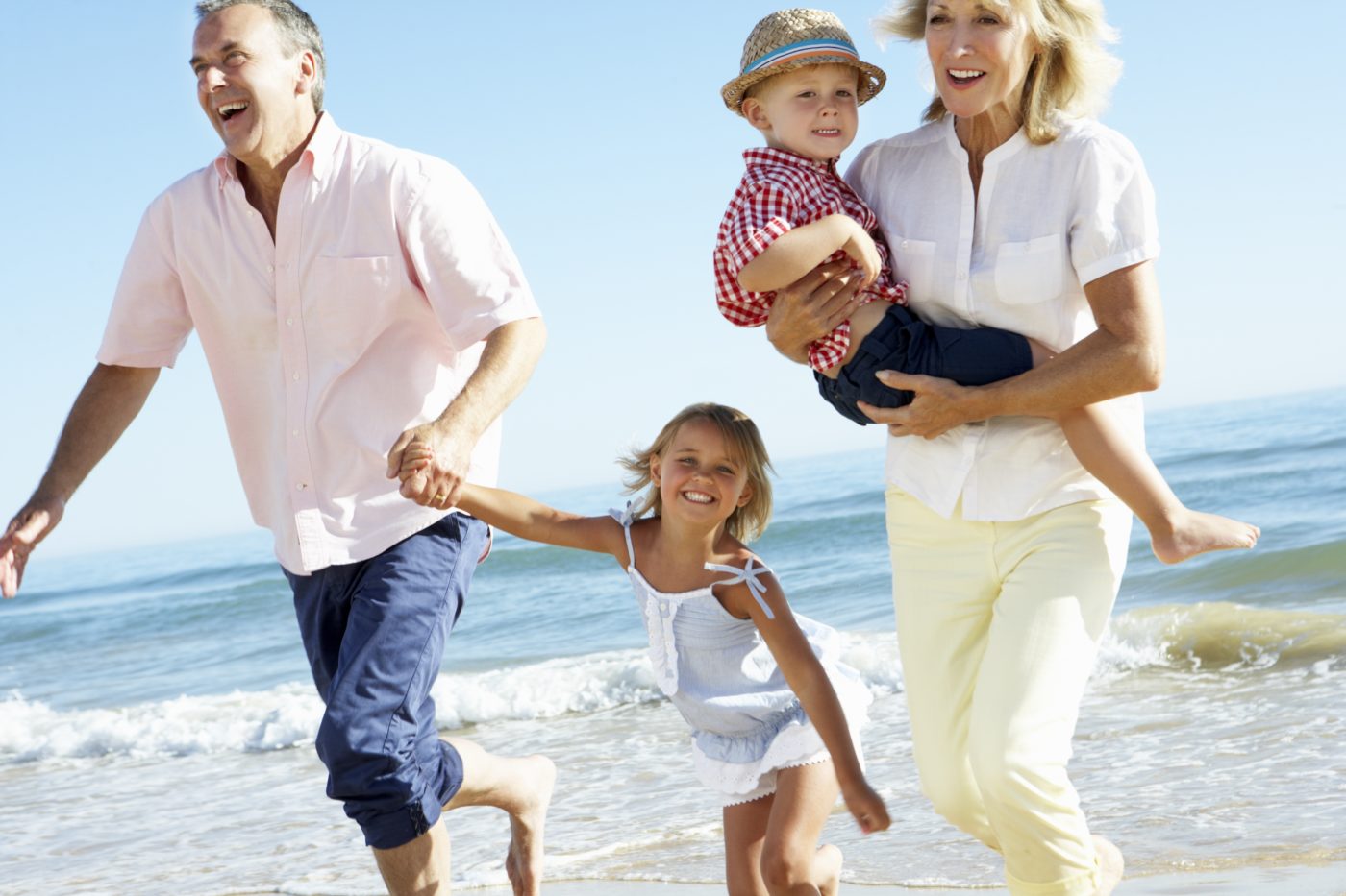 glückliche Familie am Strand - Bioresonanztherapie